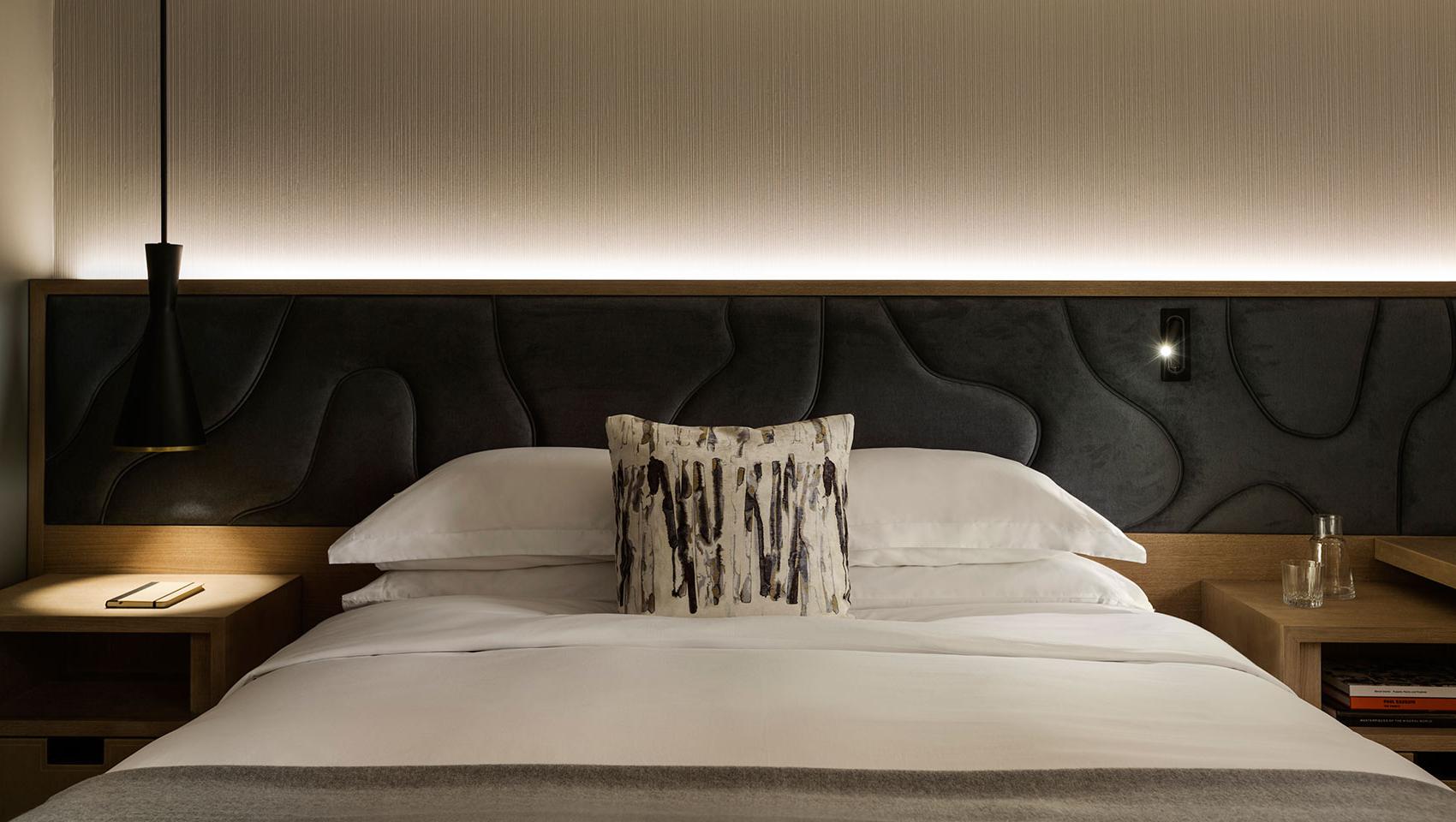 金普顿·索耶在萨克拉门托国王水疗PM棋牌平台客房