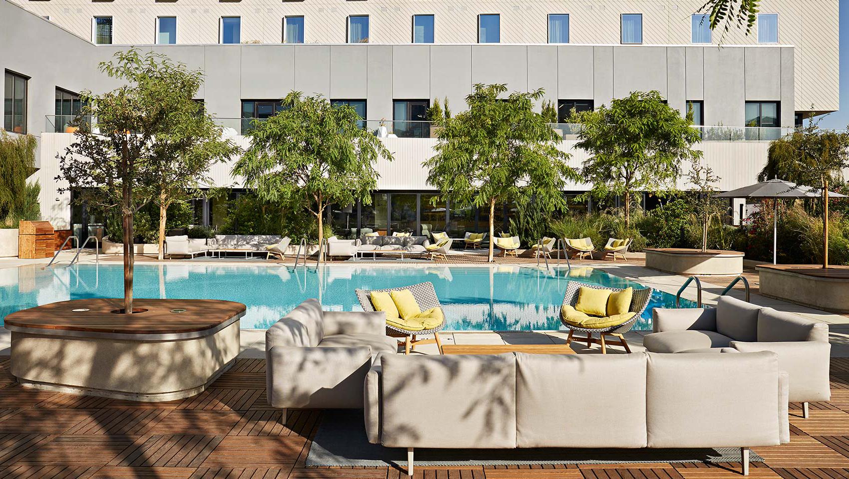 萨克拉门托的Kimpton saweyerPM棋牌平台泳池甲板