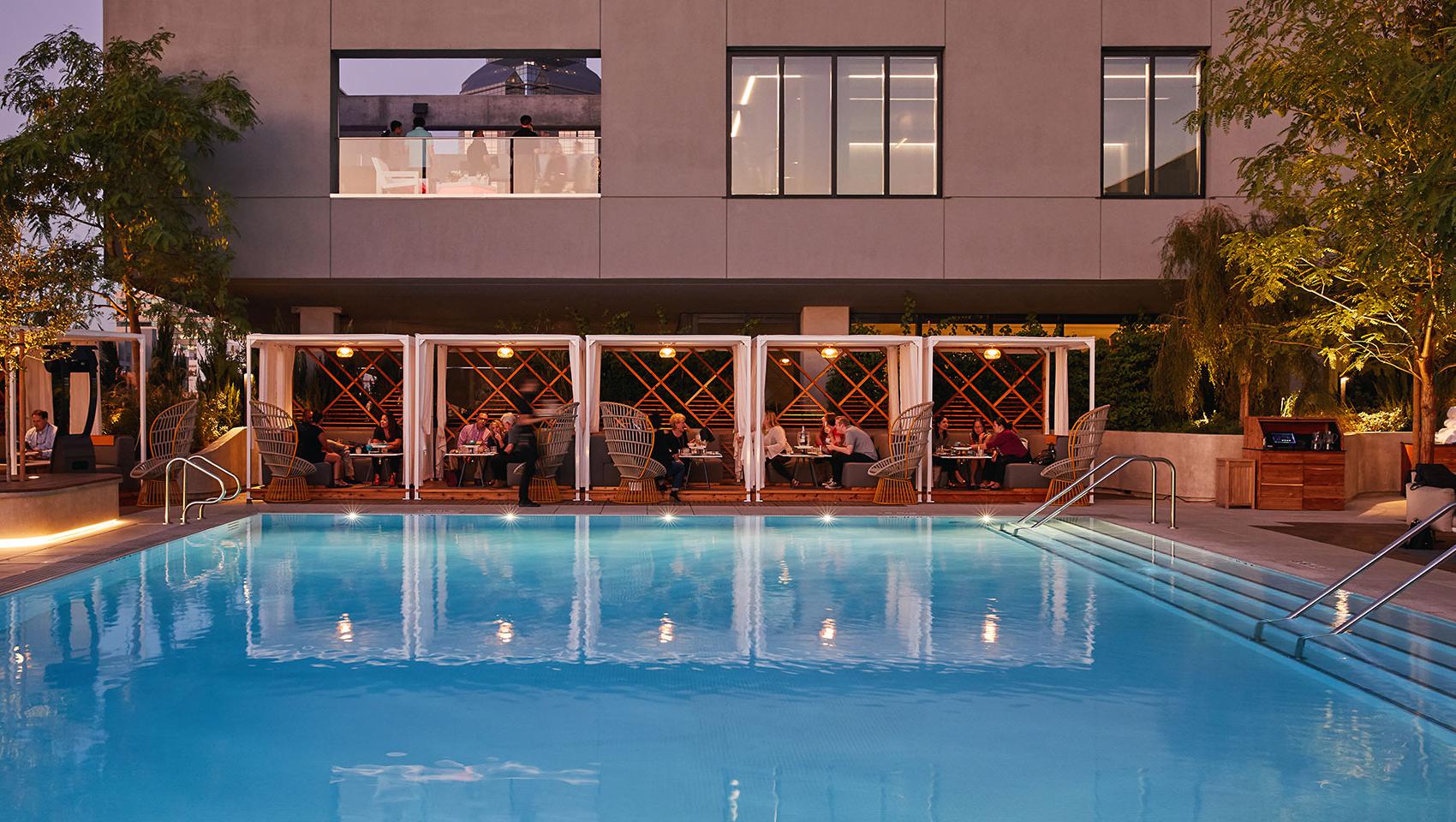 金普顿索耶PM棋牌平台泳池