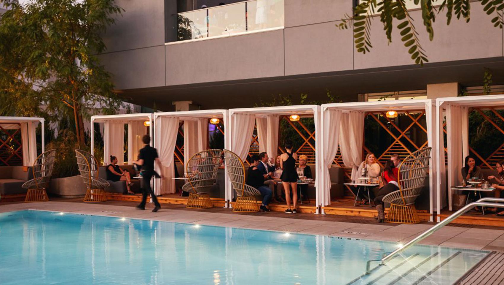 金普顿索耶PM棋牌平台泳池