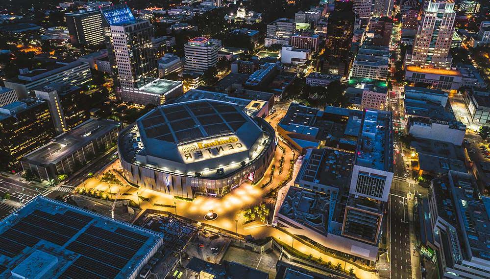 位于萨克拉门托金普顿索耶PM棋牌平台的市中心公共场所