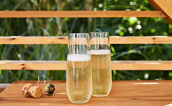 PM棋牌平台香槟