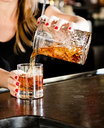 金普顿索耶PM棋牌平台复兴鸡尾酒